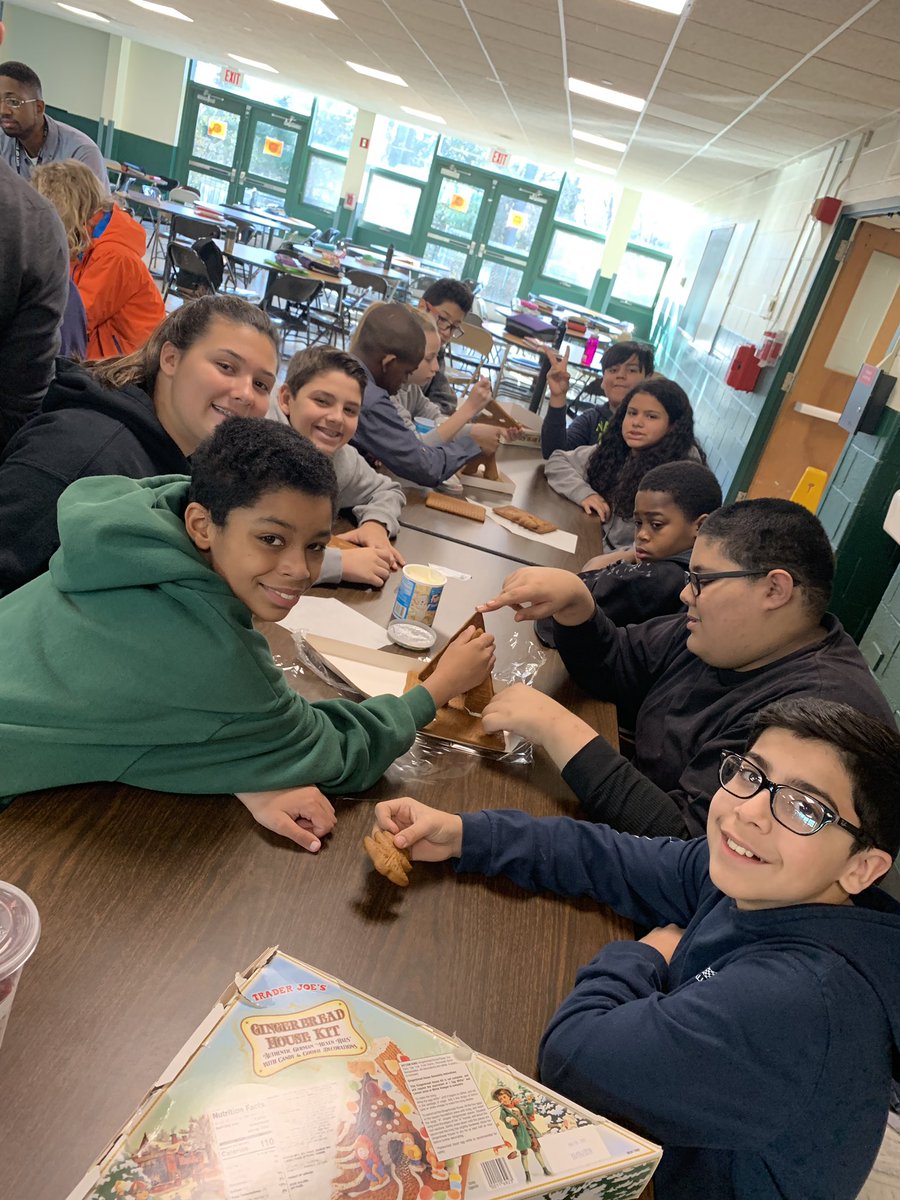 DiNardo511's tweet photo. SE4A Building Gingerbread houses! #Se4A @lmase23 @rlschock https://t.co/UkNQt8Lrid