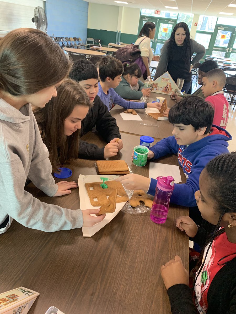 DiNardo511's tweet photo. SE4A Building Gingerbread houses! #Se4A @lmase23 @rlschock https://t.co/UkNQt8Lrid