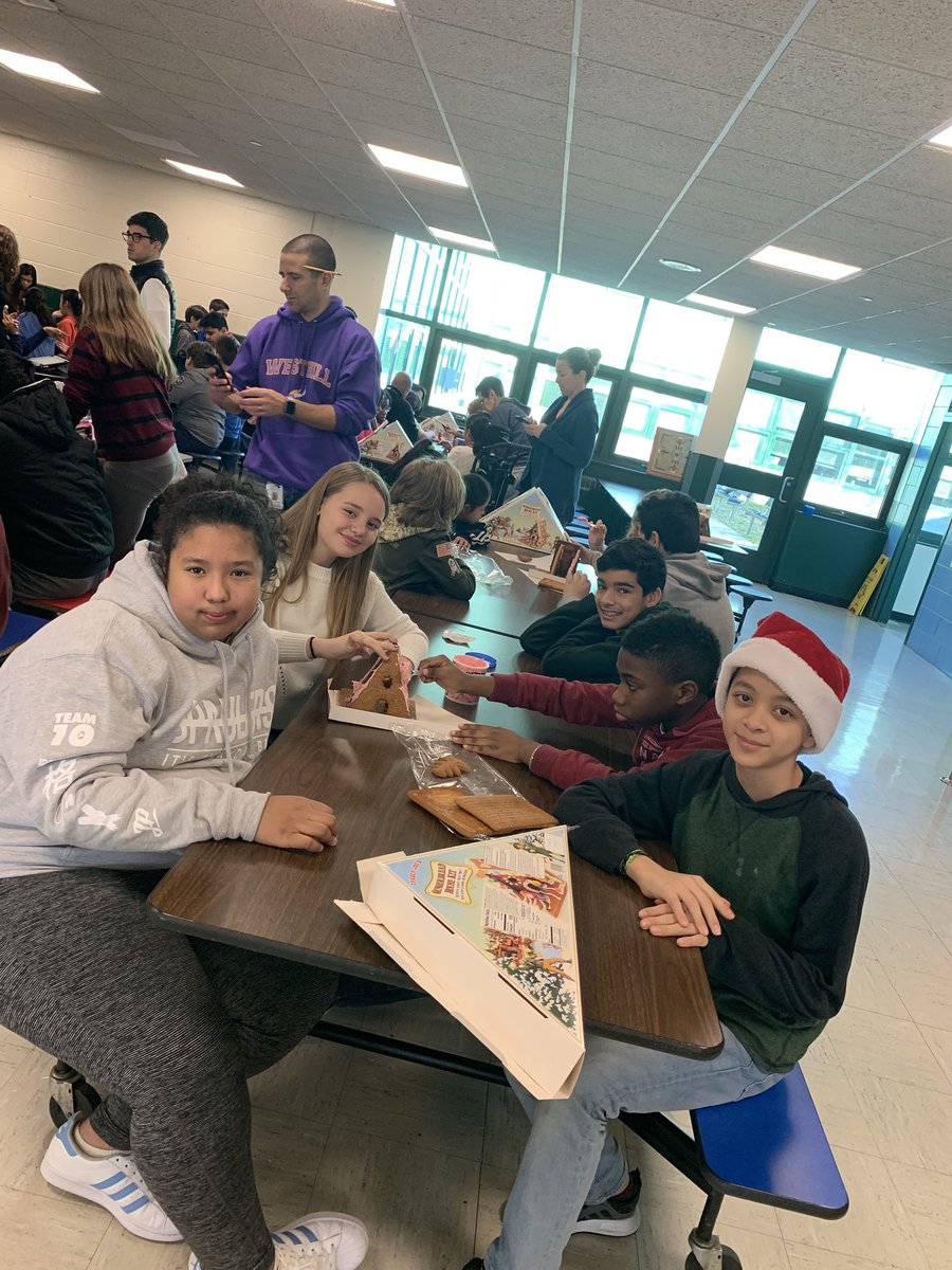 DiNardo511's tweet photo. SE4A Building Gingerbread houses! #Se4A @lmase23 @rlschock https://t.co/UkNQt8Lrid