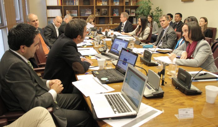 Despachan proyecto de pago a 30 días 👉👉aqua.cl/2018/12/18/des…