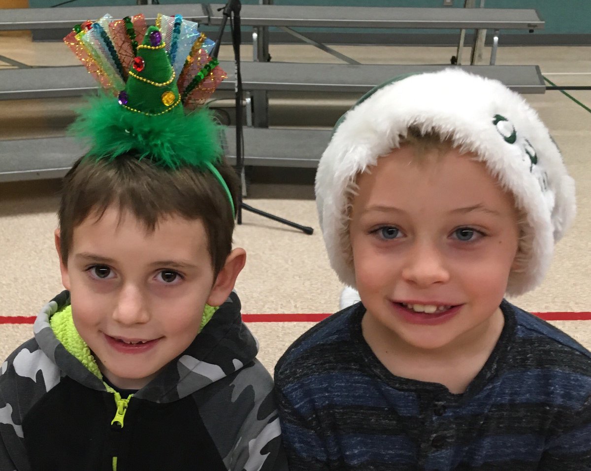 ThreeRiversK8's tweet photo. Our 5th grade #StudentCouncil decided it is a great week to have a #SpiritWeek. Yesterday was #crazysocks, today is hat &amp; hair, then favorite flannel, #uglysweater, finishing with pajama day to send kids off into Winter Break! #IAmBendLaPineSchools https://t.co/OF0tmabk4r