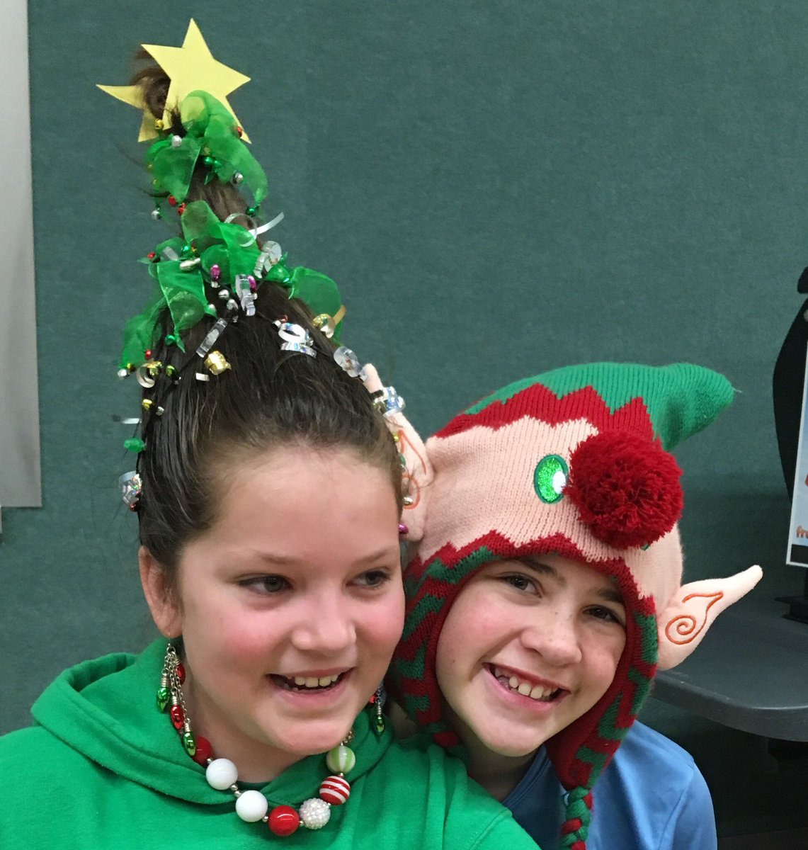 ThreeRiversK8's tweet photo. Our 5th grade #StudentCouncil decided it is a great week to have a #SpiritWeek. Yesterday was #crazysocks, today is hat &amp; hair, then favorite flannel, #uglysweater, finishing with pajama day to send kids off into Winter Break! #IAmBendLaPineSchools https://t.co/OF0tmabk4r