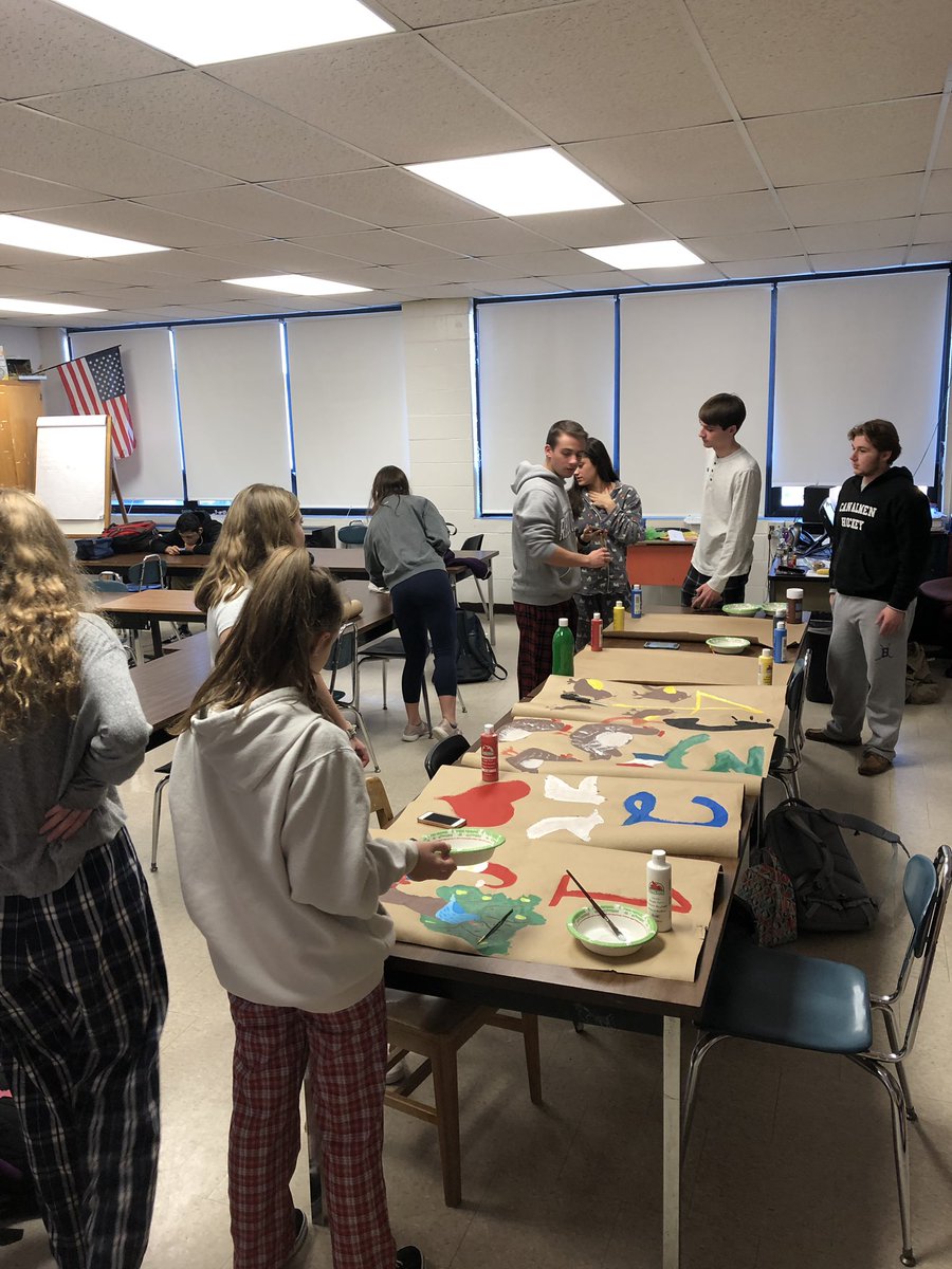DiBiasioCivics's tweet photo. STUCO hard at work putting together the festice door decorations! Looking forward to Friday. #festivefun #bournespirit #STUCO #winterspirit https://t.co/6wuQnFxb2j