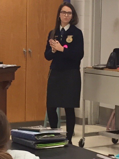 Midway_Middle's tweet photo. Zannah Tyndall, MHS FFA president visited with MMS biotechnology classes, sharing the opportunities available in FFA. Thank you, Zannah, for supporting the middle school! @mhsffa @MidwayHigh https://t.co/qktF4aG3FD