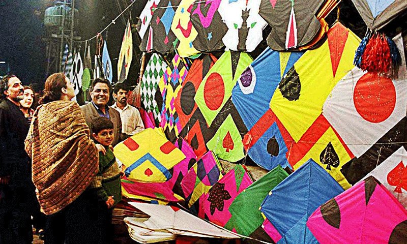AsifRana90's tweet photo. Being a pure Lahorie since childhood, I enjoyed kite flying but greedy cruel &amp; ignorant sellers &amp; buyers of chemical thread turned basant into deadly event. Safety measures should be taken, but celebrations must continue! 
#Basant #Colours #SpringFest #Feb https://t.co/QJP1tlmuLS