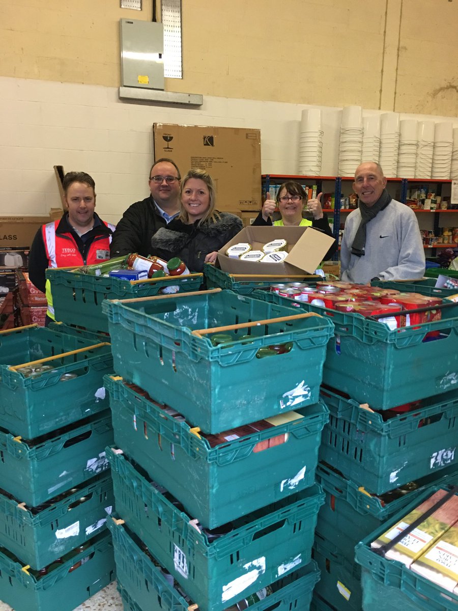 SPEFoodBank's tweet photo. Today was a @SPEFoodBank 1st, as we received an ONLINE BIG SHOP. A remarkably generous donation, that will have huge impact this Christmas! We're not sure that the delivery driver knew what to make of it all! Can or crate, every donation makes a difference. #CommumityChristmas https://t.co/QldP6UnmbQ