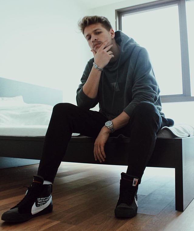 sana bu kadar karizmatik olma hakkını kim veriyor tam olarak