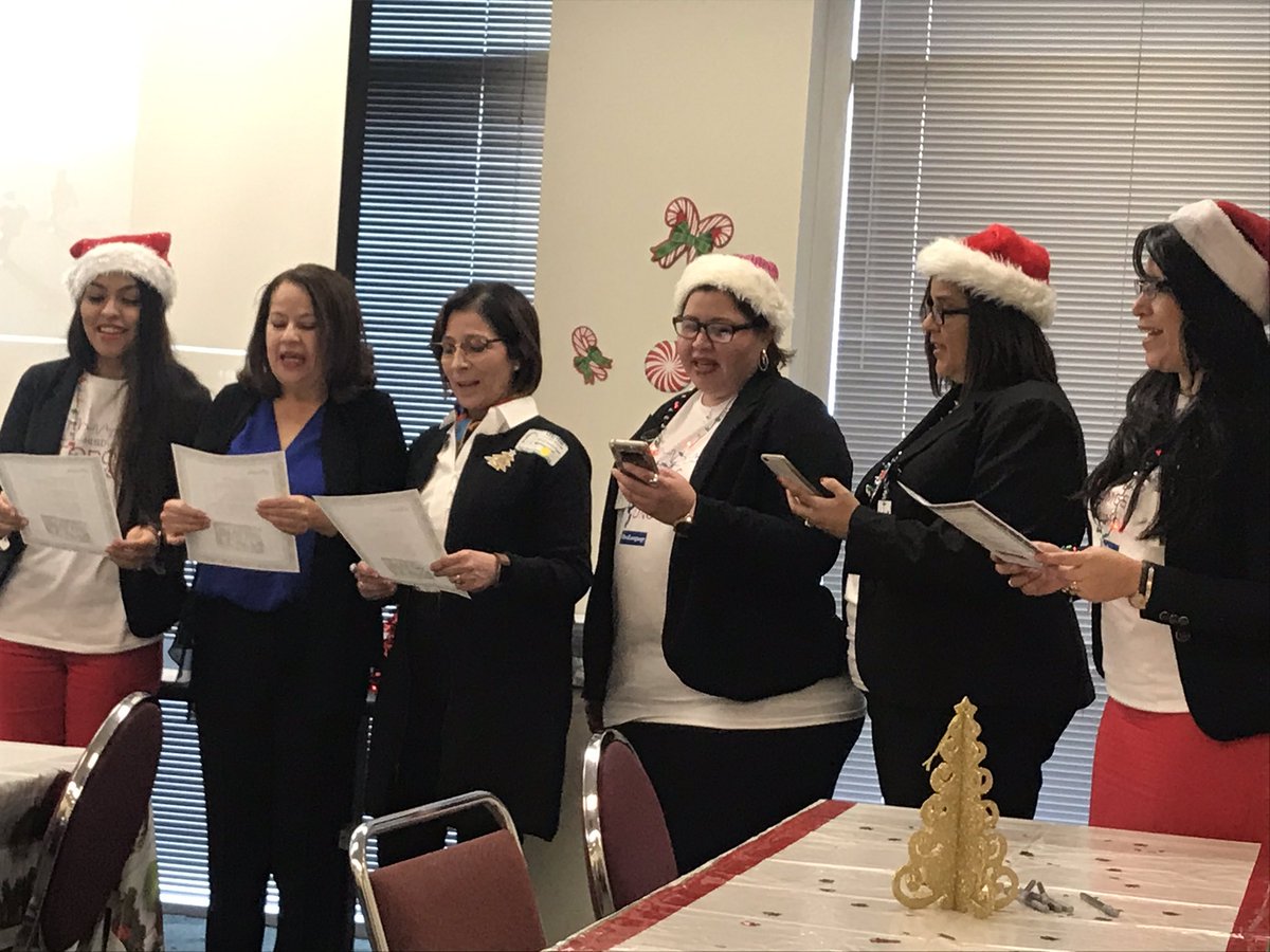 SouthArea_HISD's tweet photo. Todos Somos Unidos! ‘Tis the season to participate in @TeamHISD @HISDMultiPrgms Annual Posada @NicoleMooreHisd @BRangel_htx @milihenriquez @ReaganK8_HISD @LawElementary #PairedLiteracy https://t.co/qEoOHPSN3e
