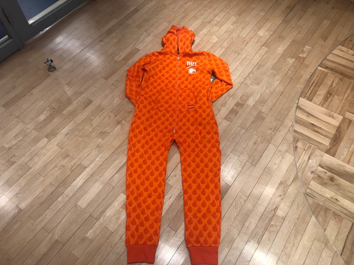 NBA's tweet photo. Looking for 1 winner for @tacobell gift cards and jumpsuit...

Kawhi Leonard is known for his big hands. What is his nickname? Use #NBAXmas #Sweepstakes https://t.co/Jiss7Mf3jP