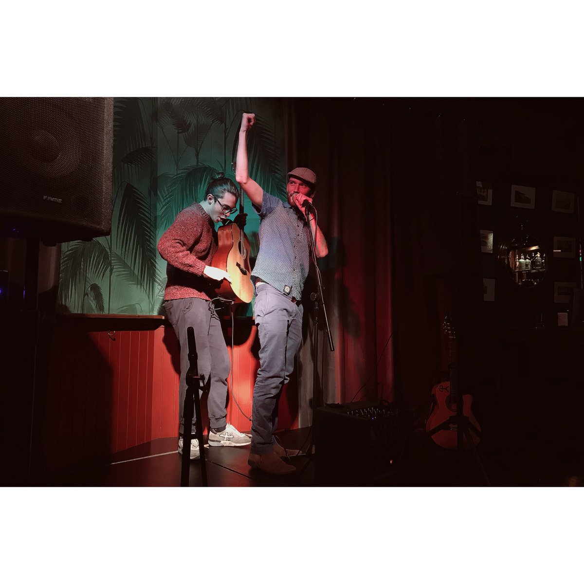 UrbanoSevilla's tweet photo. #OpenMic, Evento especial organizado @themerchantssevilla en el que la música y el talento se toma el foco de atención para brindar un show digno de ver.
#Música #Sevilla https://t.co/mJsAEPDCtm