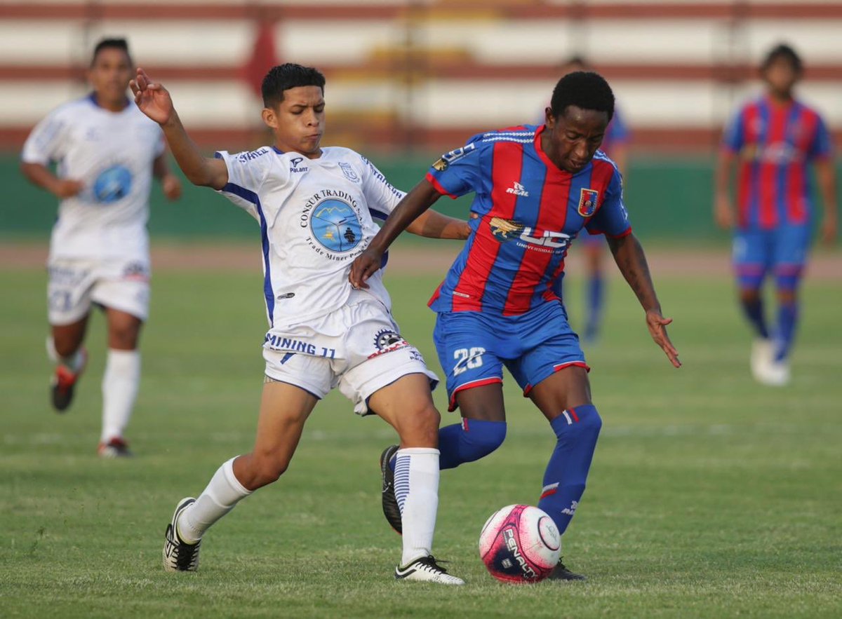 CopaPeruOficial's tweet photo. ¡Final del partido en el Callao! @AlianzaUDH venció 2-0 a Santos FC y es el nuevo inquilino de la Primera División. ⚽️🔥

#CuadrangulardeAscenso 🏆 https://t.co/Q7yLQoCEEh