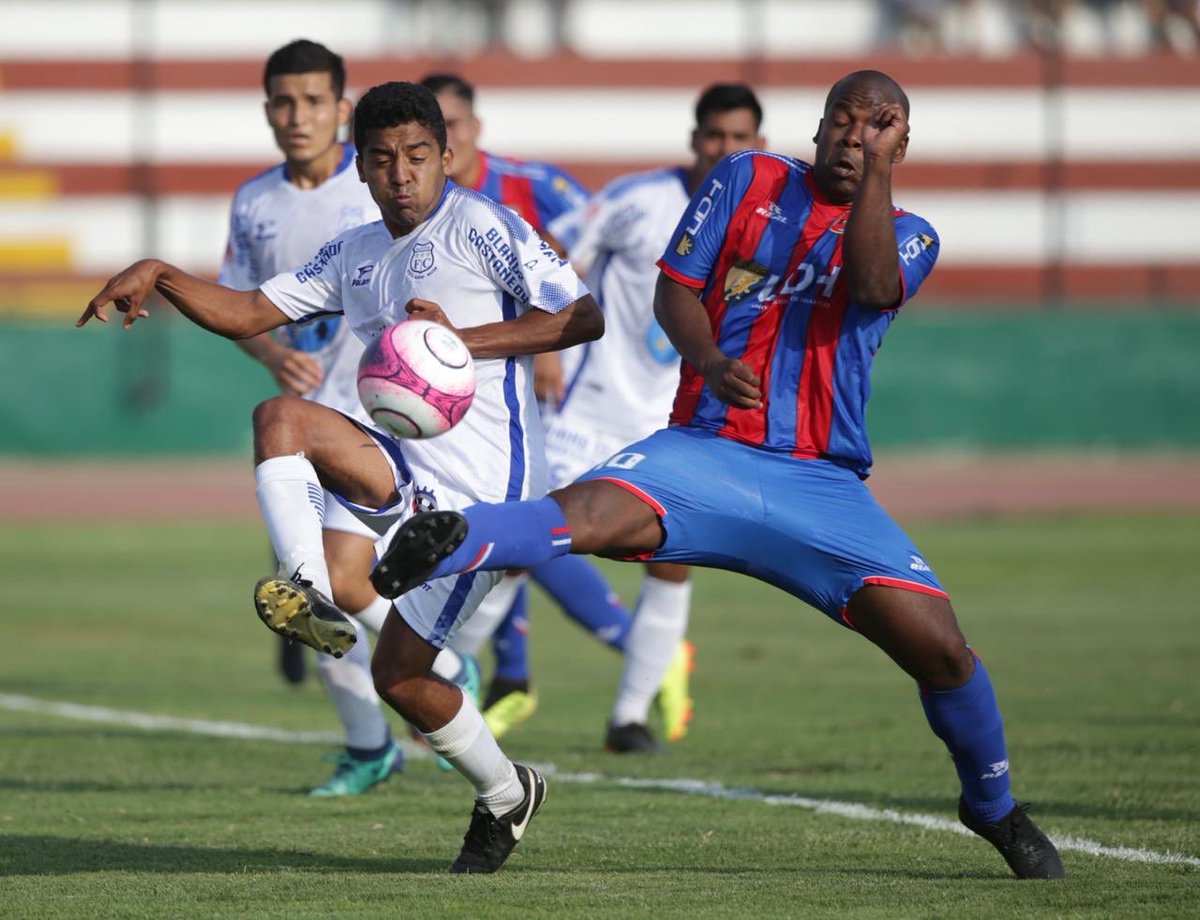 CopaPeruOficial's tweet photo. Se disputa la segunda parte y Alianza Universidad sigue venciendo 2-0 a Santos FC.

#CuadrangulardeAscenso 🏆 https://t.co/ZQo1ax6gUj