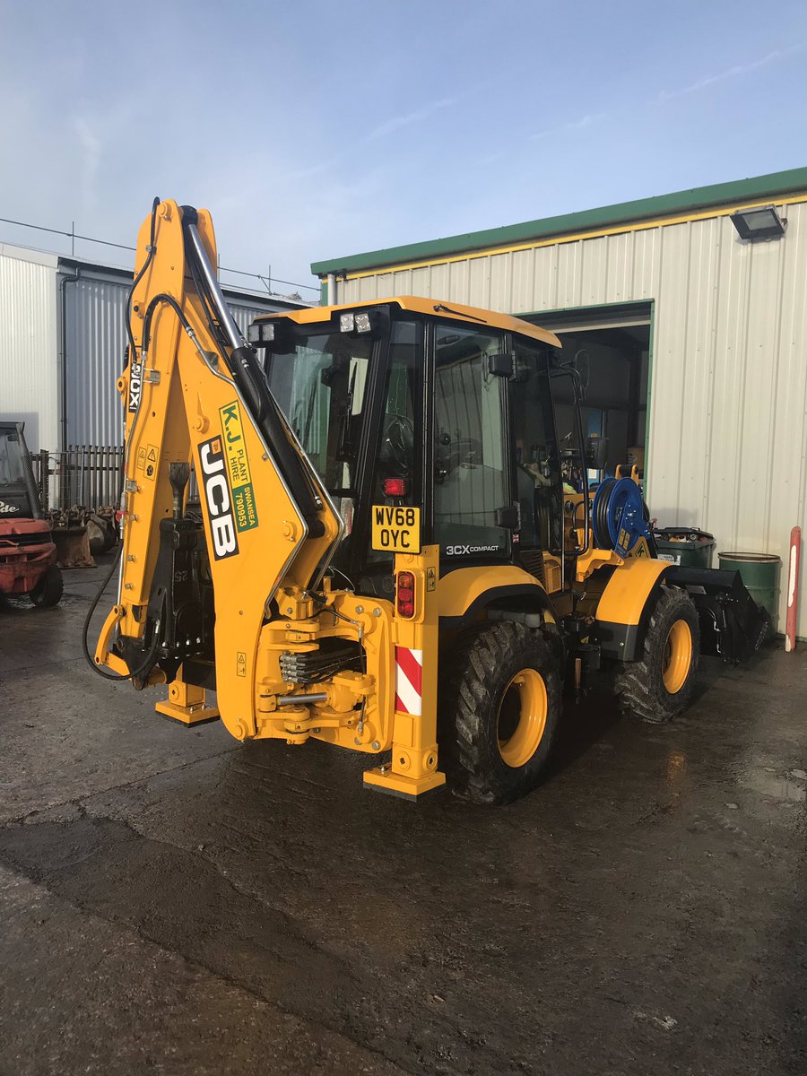 Just taken delivery of 2 new JCB 3cx Compacts ready for hire January 2019. 