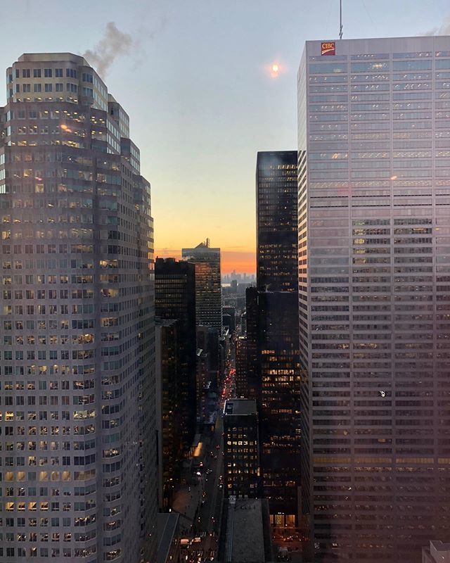 howremarkable's tweet image. Spectacular sunset. Nevermind that it’s not even 5pm yet! #ilovetoronto #viewsfromthe6