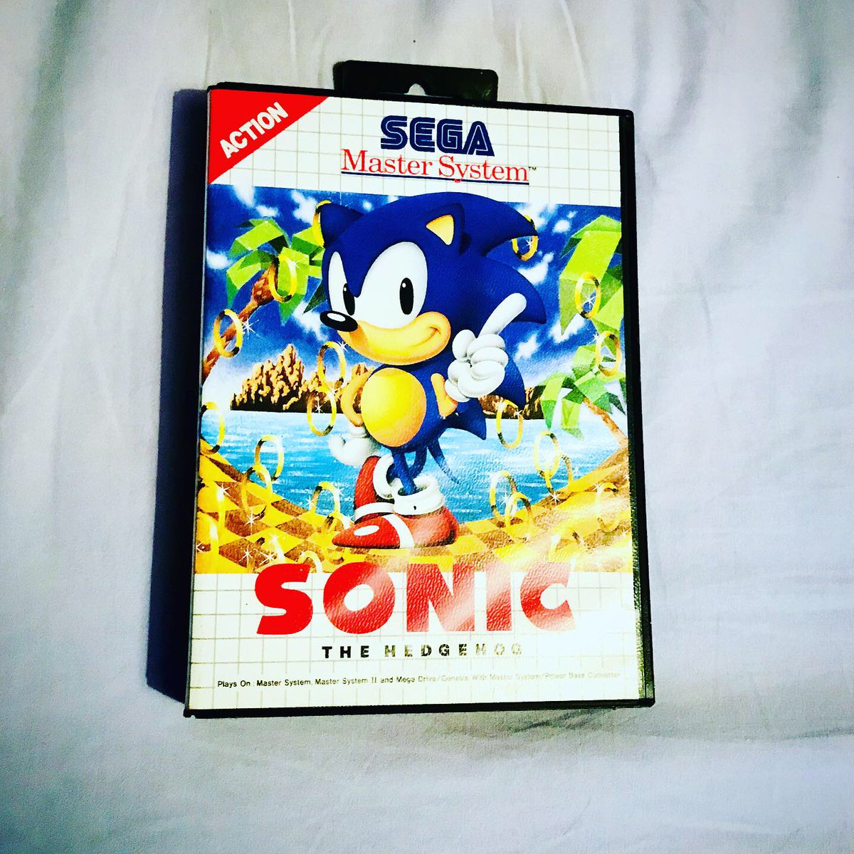 Mygamingretro's tweet photo. Sonic on Master System is here! 😁
#retro #retrogaming #retrogamer #retrogaminglife #gamingretro #gaminglife #gaming #videogames #arcade #oldschool #japan #classic #instagood #xbox #playstation #nintendo #sega #ukgamers #nostalgia #retrogamermagazine #sonicthehedgehog #segasonic https://t.co/4RdpTbnmWA
