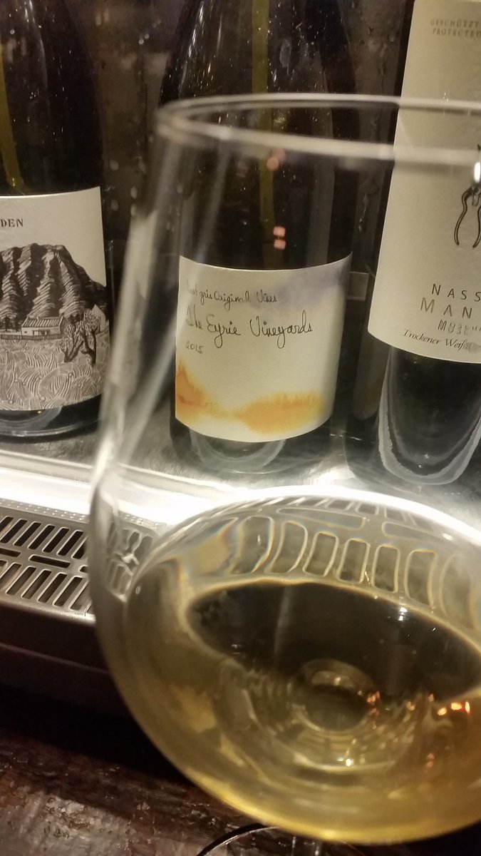 LuckyRob99's tweet photo. After many years I have enjoyed a #delicious #toofer with @EyrieVineyards original planting #pinotgris and #delicious #pinotmeunier cuz of #pinotnoir @VagabondWines https://t.co/bhSJIaYGkX