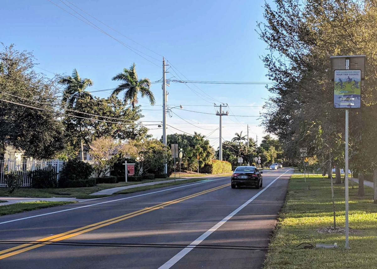 FTLCityNews's tweet photo. There's a new solar-powered 🚲 counter on Bayview Drive near Bayview Park. Check out our Facebook page to learn more & find out how you can win a #VisionZeroFTL prize!
#TAMTuesdayFTL #CityofFortLauderdale #FortLauderdale https://t.co/Bm3Wg4yCW2