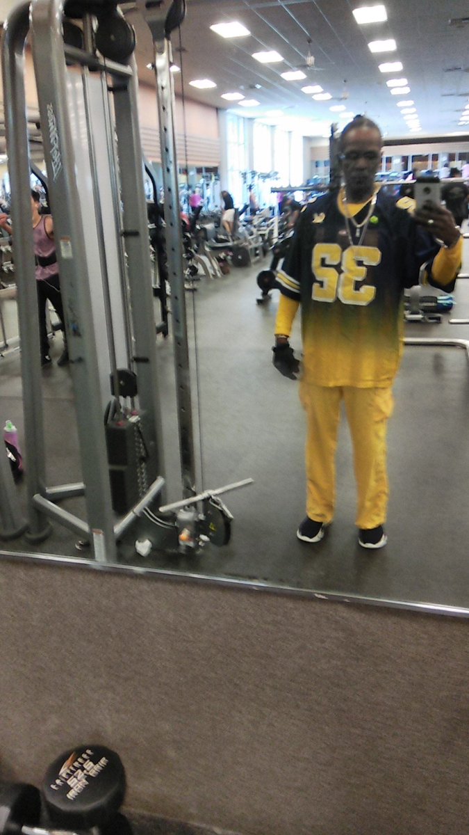 40_50plus's tweet photo. #4050plus #Underarmour #Nike #Freepomotionalclothes #54yearsyoung #TeamMurry #gymlife #kangenalkalinewater ##Health https://t.co/yg8CHOjMpH