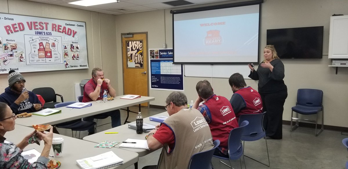 Lowes635's tweet photo. Red Vest Ready Mentor Kickoff Meeting today. Equipping our mentors with knowledge and the tools to be successful. It's what we do at Store 635! #loweslife #Mentors @HR4Connected @marebear116 @besthr_635 @JajacksonMatty https://t.co/DMcQe72dhY
