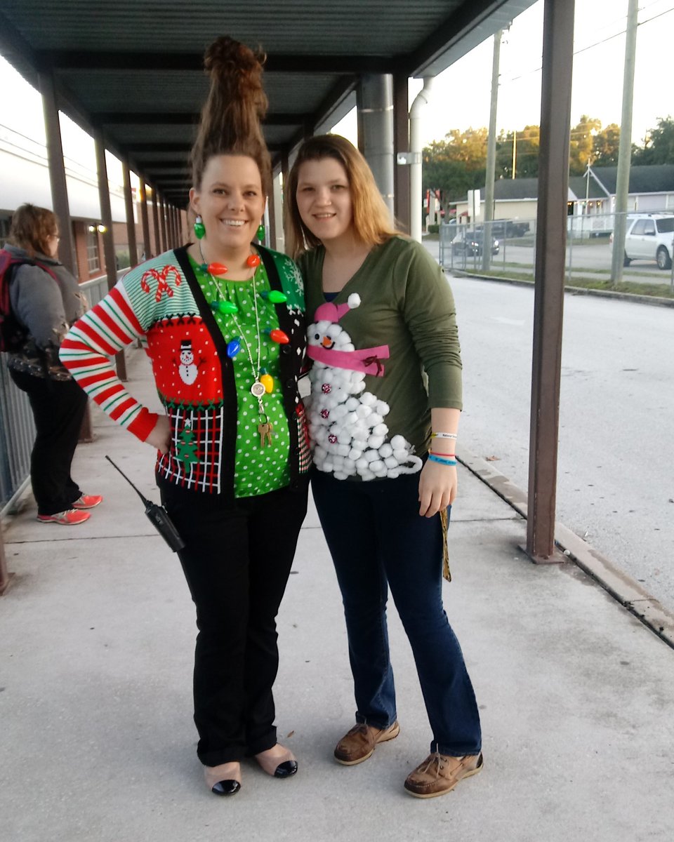 Madison06143481's tweet photo. Wouldn't trade this 2 ladies for anything they are 2 amazing people with 2 great hearts and amazing personalitys cant wait to see what the rest of this year holds and the next 3 years i love u girls!!!💕💕💕 @msmandychs @kylerkirbychs https://t.co/PgR5riYYdl
