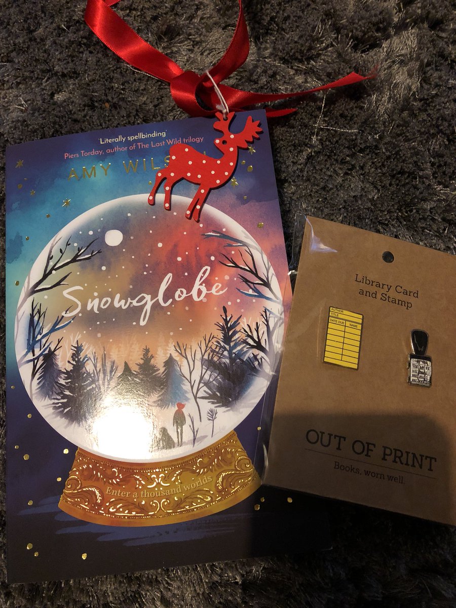 #RR_SecretSanta Thanks so much for the lovely gift! Finished my last book last night so perfect timing! Loving the badges too! What a lovely thing to come home to after a long day with a late night Carol concert! @_Reading_Rocks_