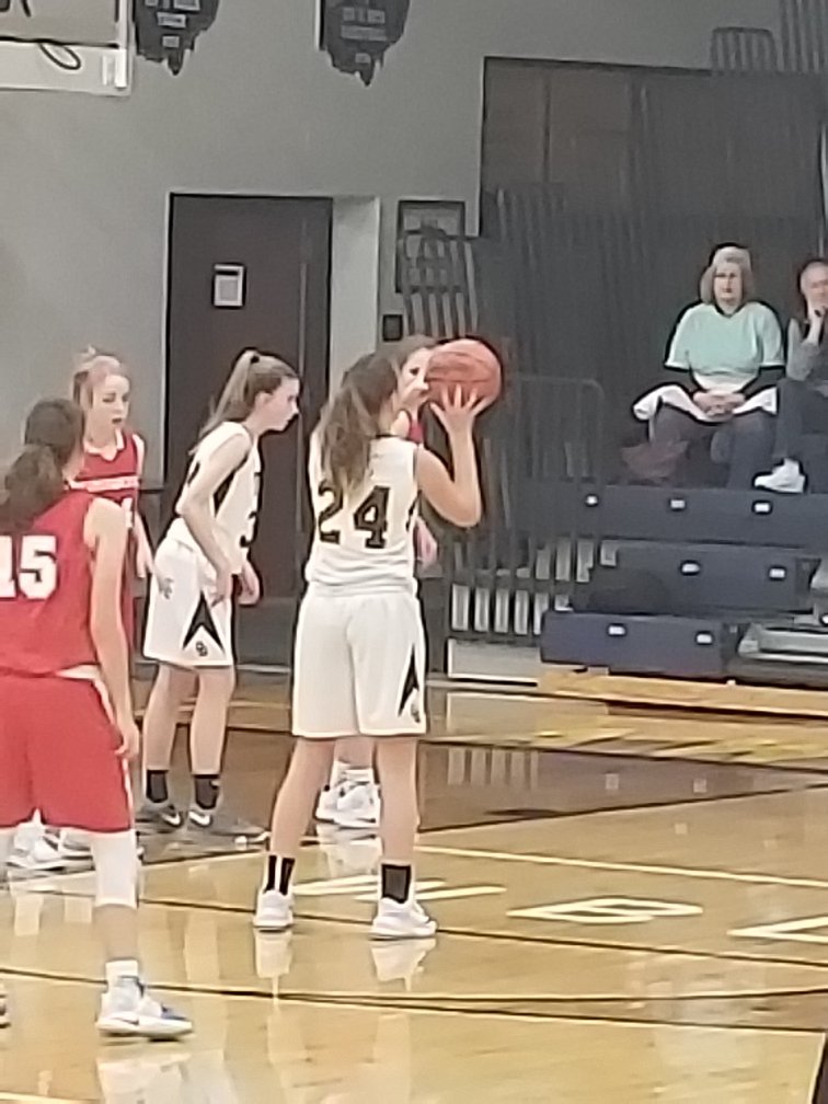 Bluestreaks_JS's tweet photo. Freshman girls down down 20-10 at half. https://t.co/QJH63GzcGf