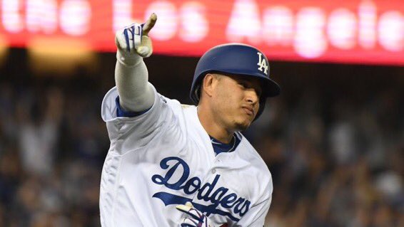 BasebaIlKing's tweet photo. Who would you rather have? 🤔
Retweet for Bryce Harper 
Like for Manny Machado https://t.co/fIUrAOh8F2