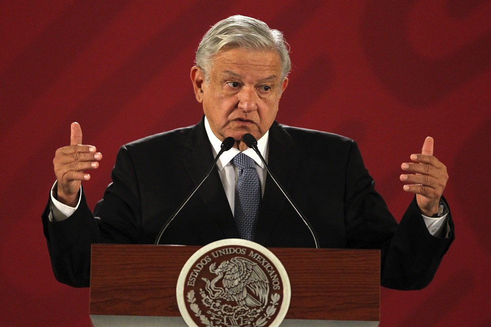 elespectador's tweet photo. Presidente de México devolvió el 29% de su primer sueldo. https://t.co/EKAENXTPS5 https://t.co/1bnBy0KkwP