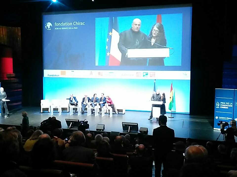 fondationchirac's tweet photo. "Ce sont souvent des associations modestes qui remplissent la mission que devrait remplir une nation." Ariel Cypel appelle à l'aide et au soutien pour péréniser le premier atelier dédié à l'accueil des artistes en exil. @aartistesenexil #PrixChirac #MigrantsDay https://t.co/AmmEdTeVA6