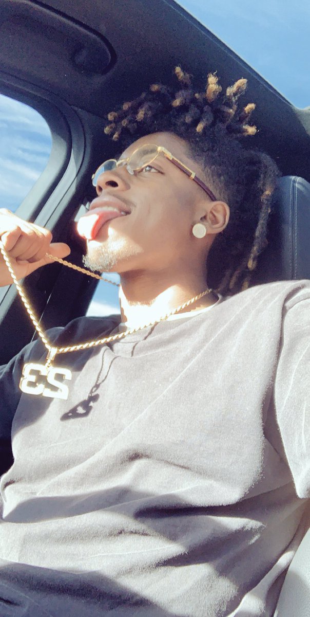 DeLyTheFinesser's tweet photo. Jumping like Jordan
#woe #finedarkskintwitter #FinesseTeam https://t.co/D9JO4uBbKb