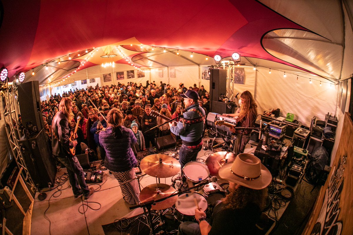 tylerguitar's tweet photo. Supremely grateful to be involved w inaugural @WWGfestival Stratton, VT. We broke new trail w @GrantFarm & picked on Dead w buddies, as in this capture @showlovemedia. Keeping an eye on @kickstarter final hours https://t.co/RFejFW6tHc #BrokeInTwo #WinterWonderGrass #WWGStratton https://t.co/dRJTTYM4rc