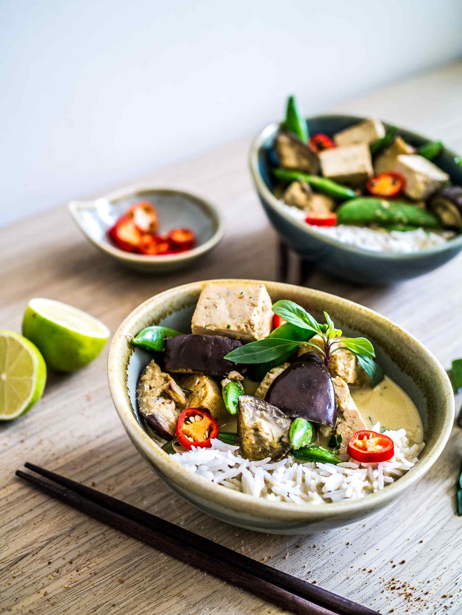 discoverdelicio's tweet photo. I think you’ll love the book - I worked extremely hard on it and hope you enjoy using it as much as I enjoyed writing and photographing it. It's available on Amazon, in Waterstones and other bookshops! https://t.co/yKvOJi7Zpi