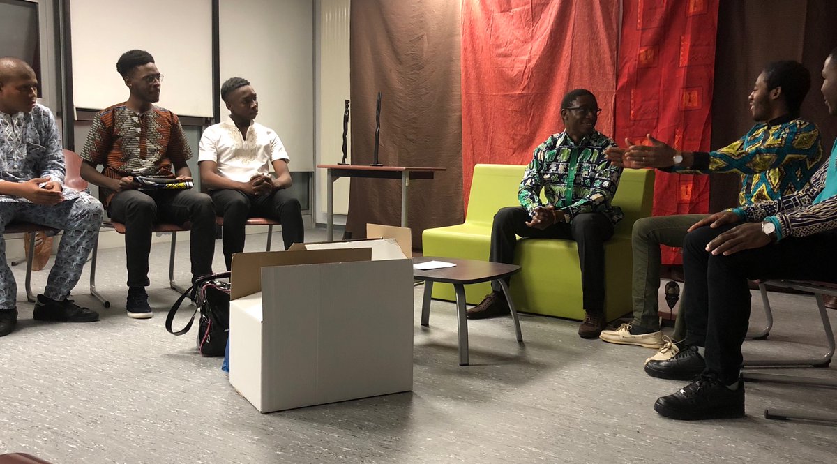 DelphineCommUTT's tweet photo. La #CapWeek se termine à @UTTroyes avec une pièce de théâtre écrite et jouée par les étudiants d’#Atecap, l’Association Troyenne des Étudiants des #Caraibes, d’#Afrique et du #Pacifique, sur le thème du mariage 👰🏾🤵🏾 https://t.co/HPdGGIUUvV