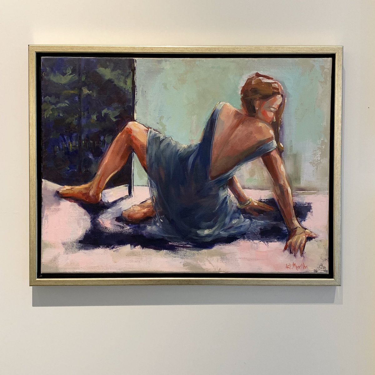 CCGalleries's tweet photo. Karen Murtha a former fashion illustrator and educator is a master of capturing the gestural nuances of the figure. This beauty is titled ‘Reach’ painted in oil, framed 18”x24”. 🎁 #ccgalleries #coastalcontemporarygallery #contemporaryart #artgallery #NewportRI https://t.co/M17hllBIWt