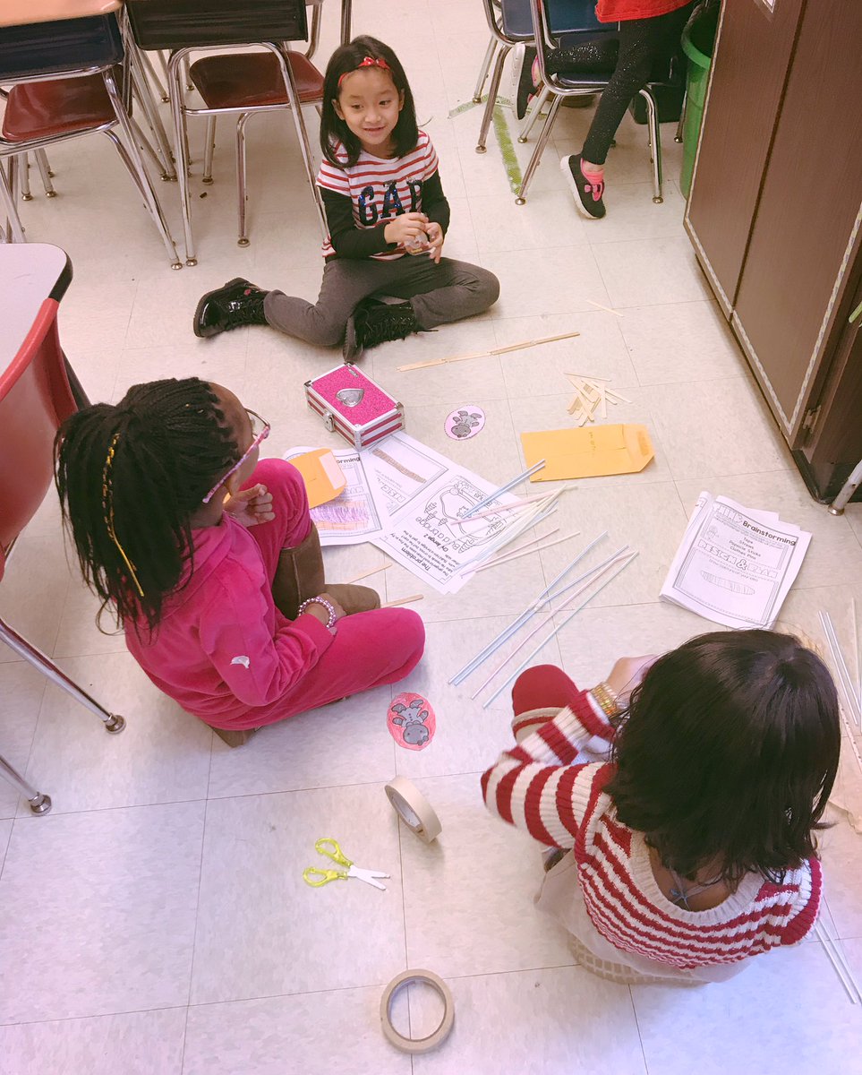 kmirtQV20's tweet photo. We were working on hard a bridge to help our gingerbread person escape from the fox. #gingerbreadunit #catchmeifyoucan #STEAM #engineeringprocess #funinfirst https://t.co/XtNHAmRdoR