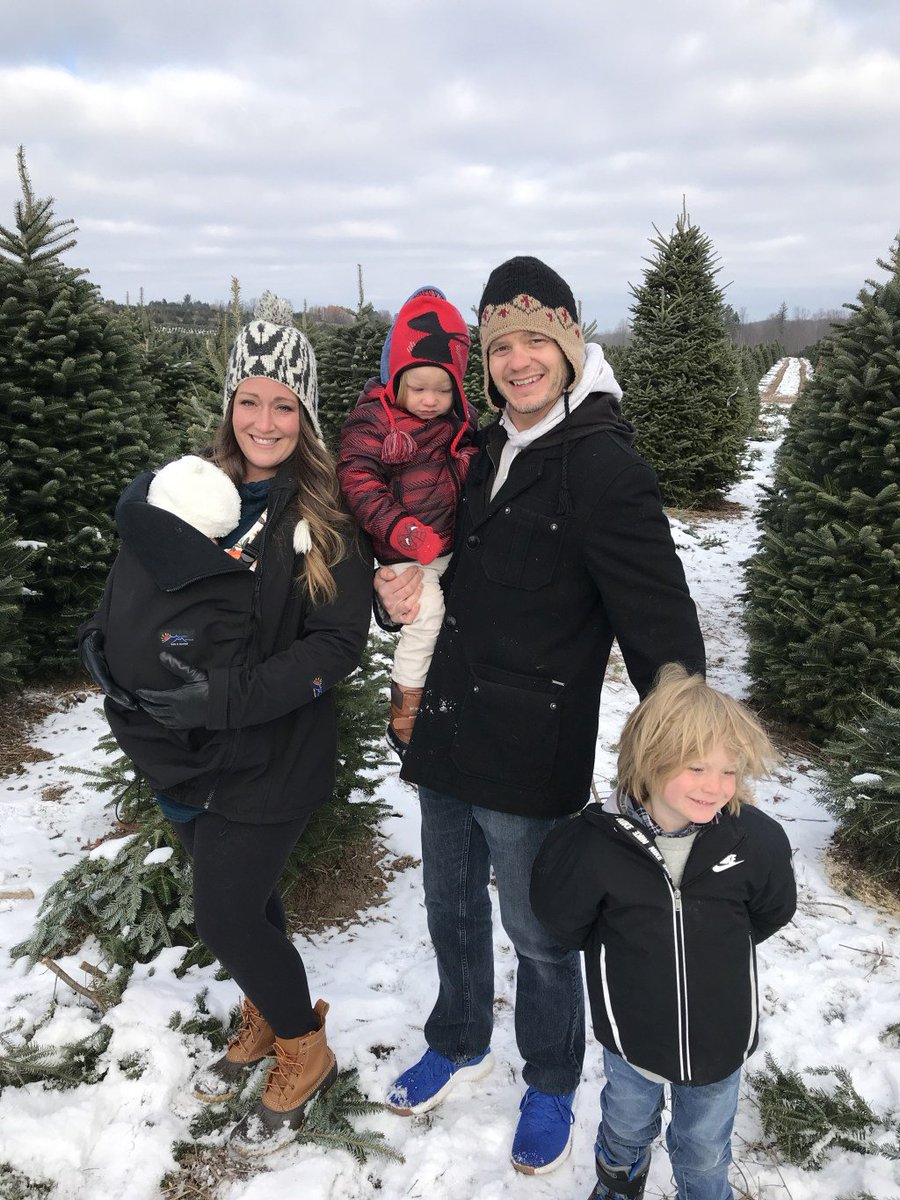 Must Have: Mountain Marsupial Baby-wearing Winter Coat rockinmamalife.com/must-have-moun…