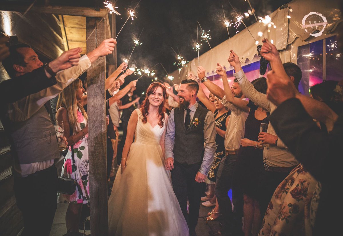 somerset_venues's tweet photo. .@RedLionBabcary2 - "We offer country chic weddings in the heart of Somerset. Our beautiful thatched pub in this idyllic village location offers a choice of three spaces - a marquee for 100 seated, restaurant for 60 or an intimate space for 20." https://t.co/QrBWyutNKC https://t.co/RRFNDqxJck