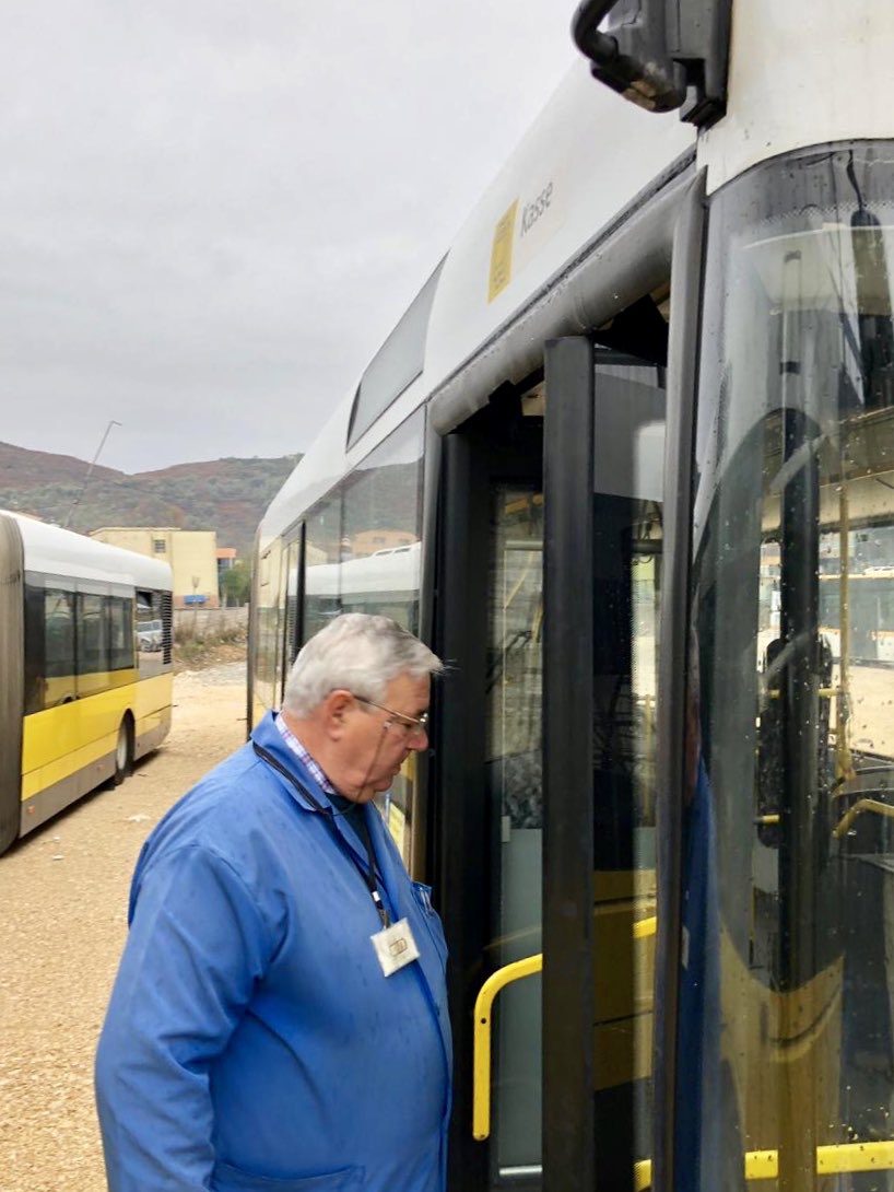 dpshtrr's tweet image. Nisëm nga 17.12.2018 Kontrollin Fizik Fleksibël për Flotat, mjetet e rënda, autobuzat, automjetet në parqe të shitësave të autorizuar e biznese, në të gjitha drejtoritë rajonale. VIJMË NE TEK JU! Jo rëndim trafiku, jo humbje kohe, personeli e karburanti! Me rezervim. #EasyCheck