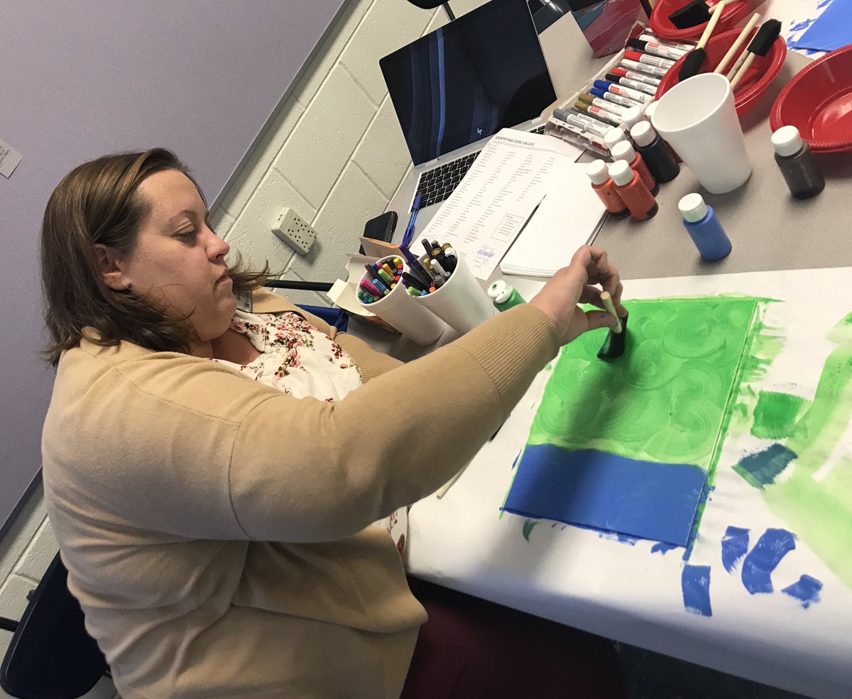 melissa13thomas's tweet photo. District Leaders are joining together to discuss how to cultivate emotional resilience by identifying our core values. @joliedhardin @karennole #LEAD2.0 #bettertogetherhenry https://t.co/2jWRTtQSK3