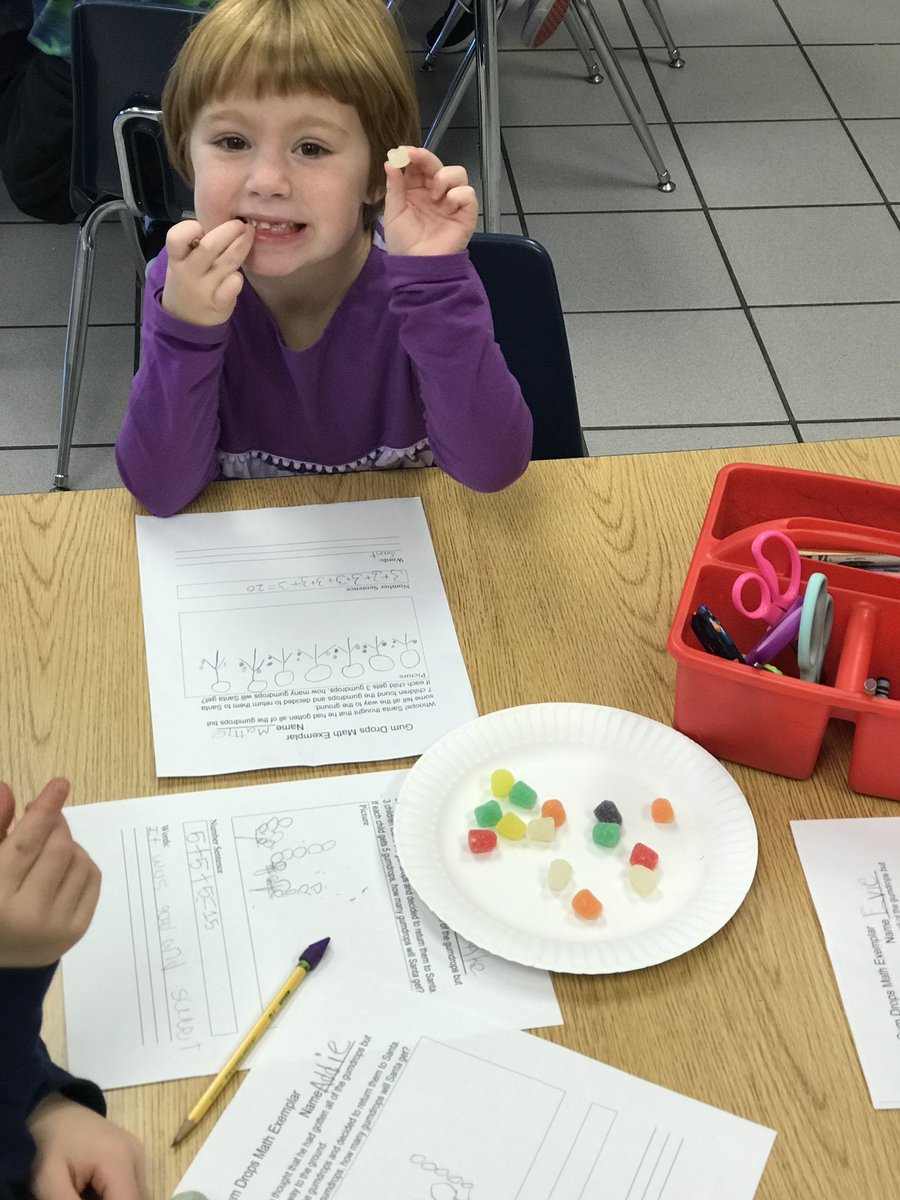 lesliewildman1's tweet photo. 1st #sessharks help Santa determine how many gumdrops fell out of his sleigh! #mathexemplar #tastymath #patterns @RachelSchwartng @VBGifted @StrawbridgeES https://t.co/caJ4QqqpKE