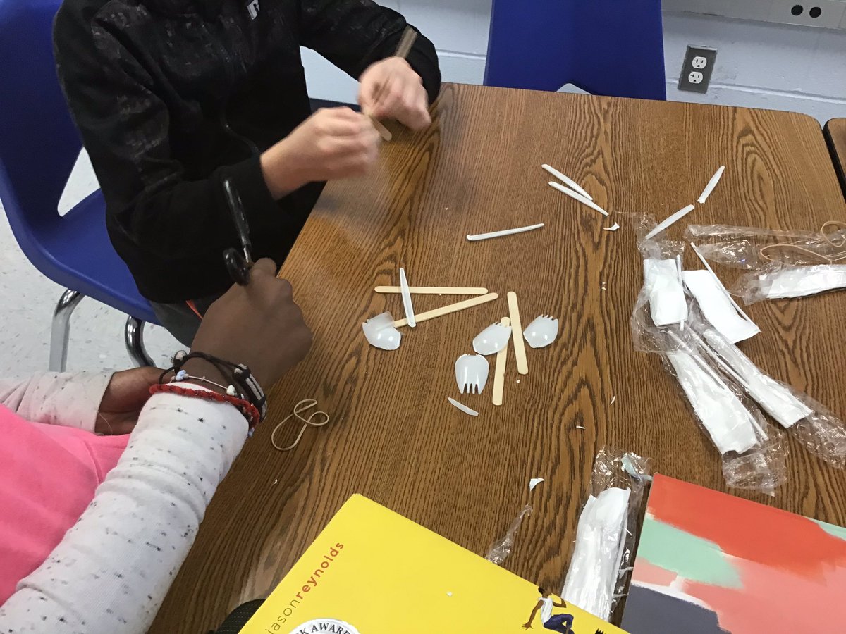 RTSEdge6's tweet photo. 6th grade Artic STEM challenge #rtsrocks #stemchallenge #schoolislife #knowledge https://t.co/XOHK1t8pwf