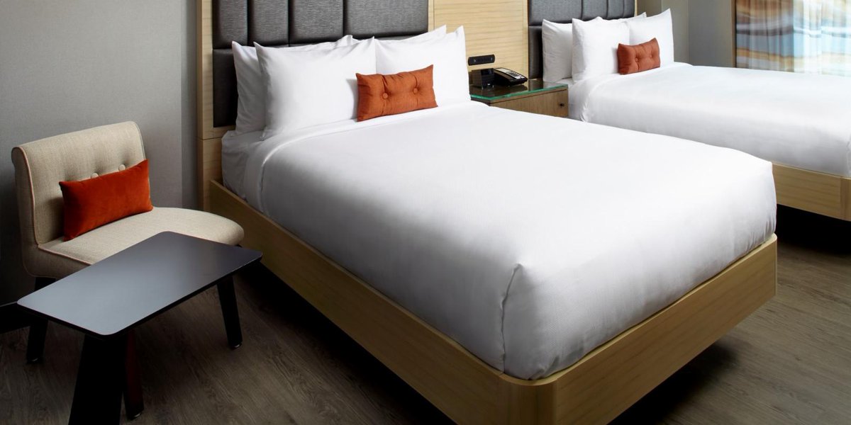 CambriaTimesSq's tweet photo. Tidings of comfort and joy! https://t.co/KMU5cmzEnC #cambriatimessquare #timessquare #accommodations https://t.co/jz8MtfbVtF