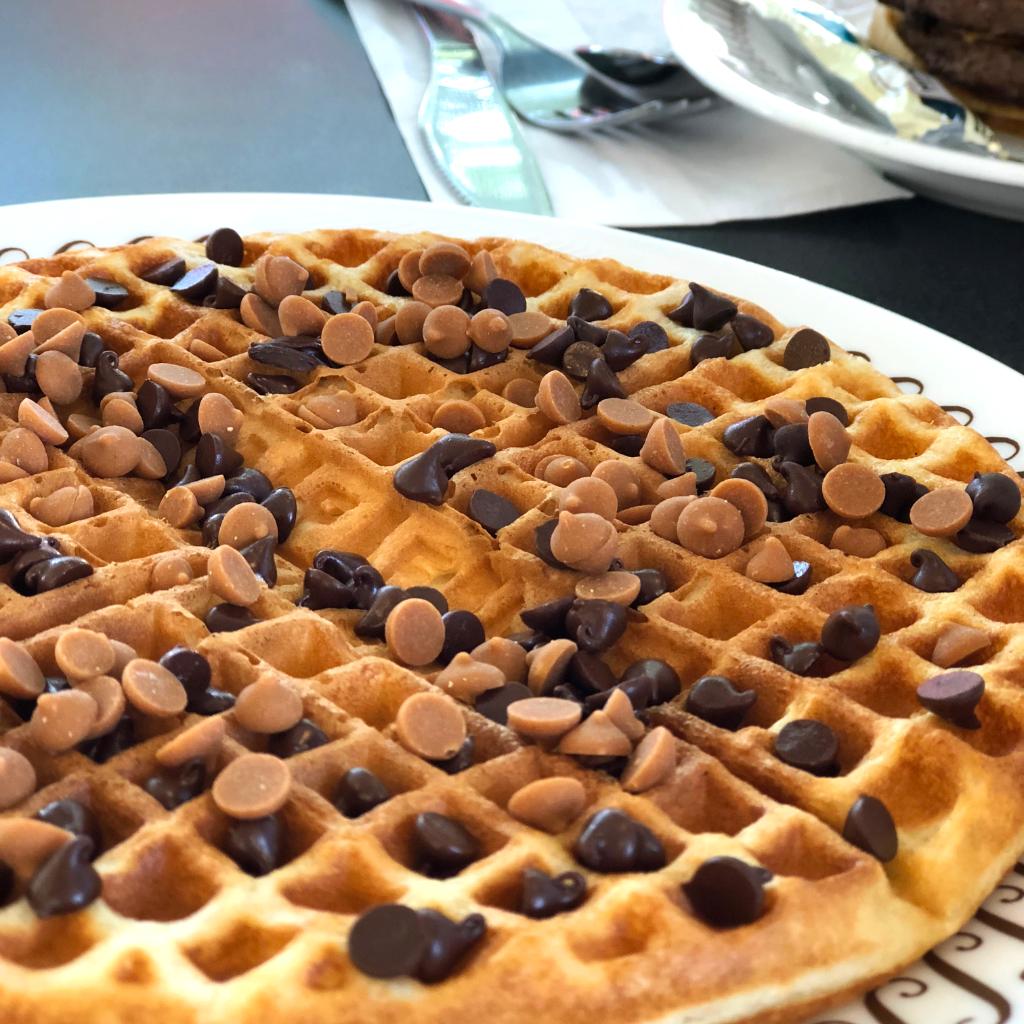 There is a balance between the chocolate and peanut butter, forcebonded together as they melt... A waffle for the #Reylos