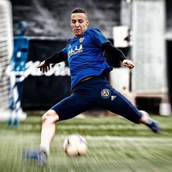 BLU_Products's tweet photo. Ready, Set, Goal ⚽

@valenciacf_en

#BLU #BLUSmartphones #VCFBLU #ValenciaCF #AmuntValencia #BoldMoves #BoldGoal https://t.co/ce4XGlz8rB