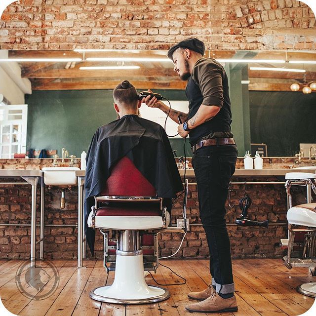 herculesbeardco's tweet photo. Holiday clean up. Don’t wait to the last minute to see your barber.
.
.
.
.
.
#herculesbeardco #mensgrooming #naturalhaircare #naturalskincare #menstyle #menshealth #streetstyle #gq #gqstyle #luxury #barbershop #salon #stylist #birchbox #birchboxman #men… https://t.co/Y1oSmmZJgr https://t.co/VkVAX8GzuL