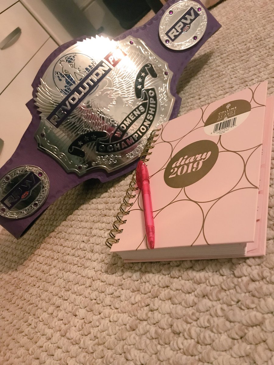 ZoeLucasPro's tweet image. Obligatory “please book me/diary is open” post 🙄 
How cute is she?
...the diary is cute too, obvs 💅🏻
#WeGoWayback