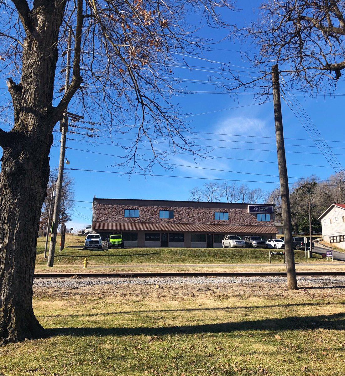 SpringtownSGF's tweet photo. The skies are blue and it’s a beautiful day! We hope you’re all out enjoying what’s left of this 55° weather!
.
Check out this sweet view of our space from the Sequiota Park entrance!
.
#springtowncoffee #coffee #espresso #coffeeshop #park #sequiotapark #sgfmo #gallowaydistrict https://t.co/oItubhpwLV