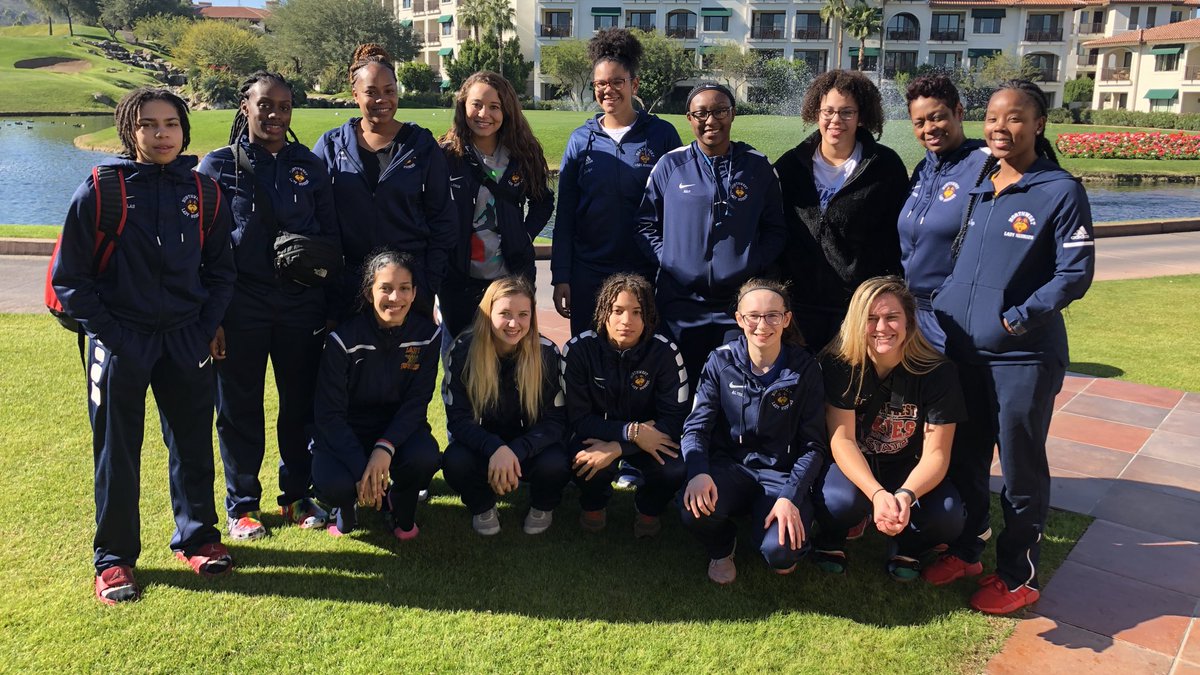 OPS_NWGirlsVBB's tweet photo. 🚨🚨🚨🚨ATTENTION 🚨🚨🚨🚨

The Lady Huskies has landed safely in Phoenix, AZ for the NIKE Tournament of Champions!! We will stream the games on Facebook Live. 

Our first game kicks off tomorrow, Wednesday Dec 19th at 3 PM (MST) v Mesquite (AZ) High School. https://t.co/tDDGdFetLW