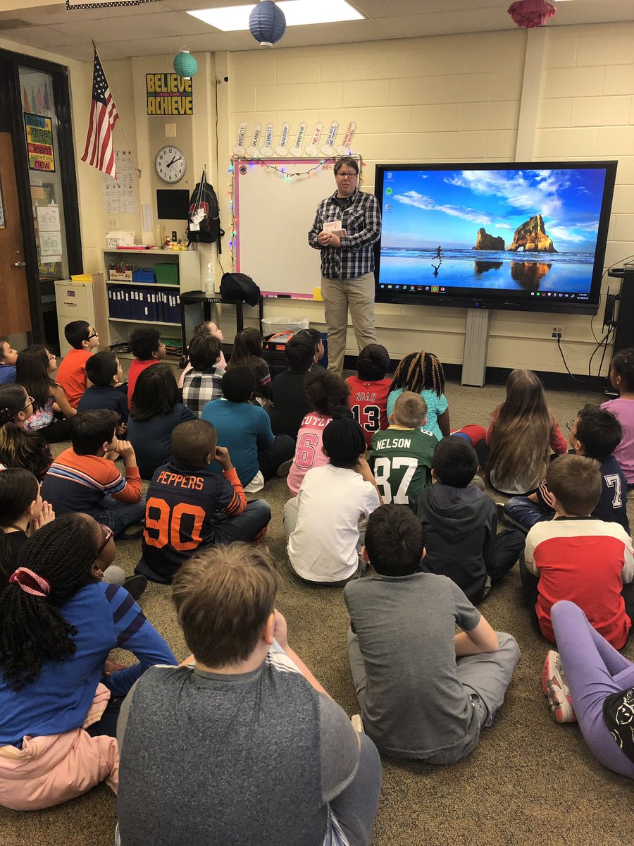 TeamHayward_Fox's tweet photo. Thanks to @schaumlib for coming to talk to us today! We are all so excited to visit the library now! @Lenzini_fox #WeLoveReading #FoxGreatness #TheLibraryIsFun! https://t.co/ZEIr30e3o0