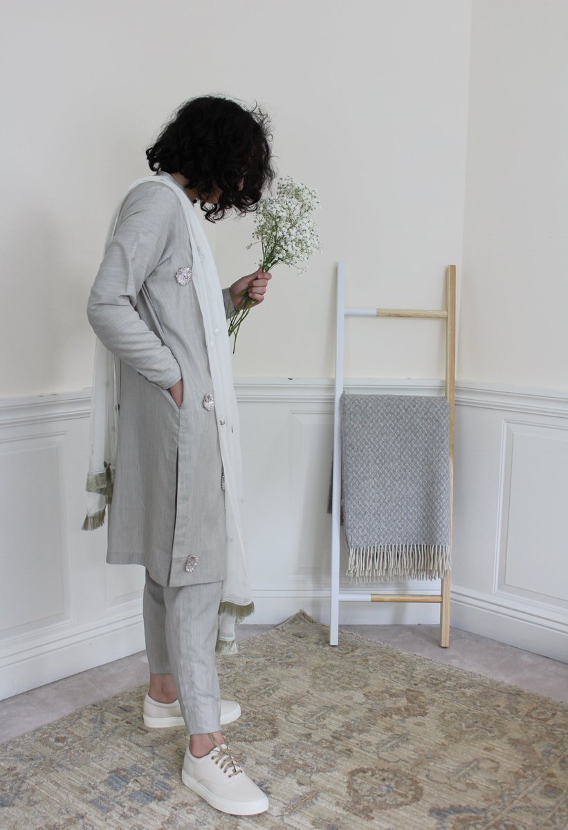 libaasco's tweet photo. This set by #readysetchalo is currently on sale for $100! A kurta with some sparkle and pockets, AND it’s ethically made in Pakistan? I’m sold #ethicalfashion #modestfashion #pakistanfashion https://t.co/KHx8DiVSco